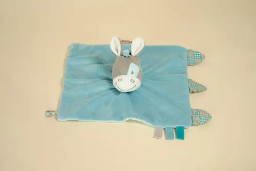 Doudou âne plat bleu avec train brodé collection Cyril et Gaston marque Nattou peluche bébé