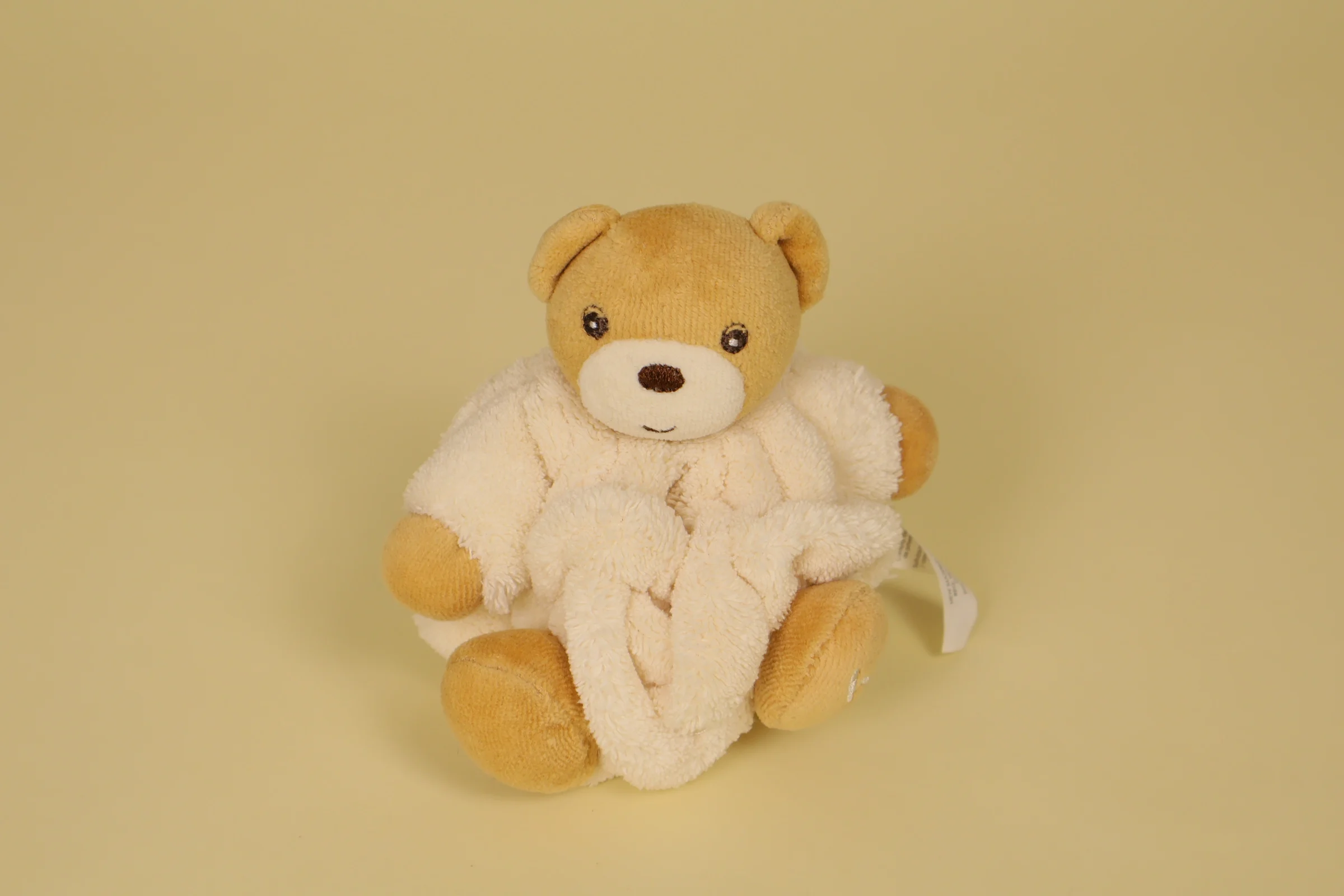 Mini doudou ours boule beige et marron 13 cm Plume marque Kaloo
